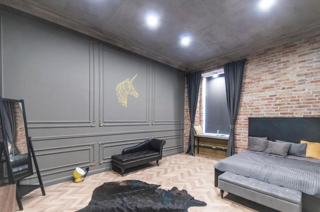 Geometric Luxury In The Center With 3br Budapesta