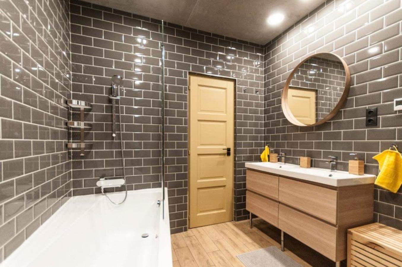 Apartament Geometric Luxury In The Center With 3br Budapesta